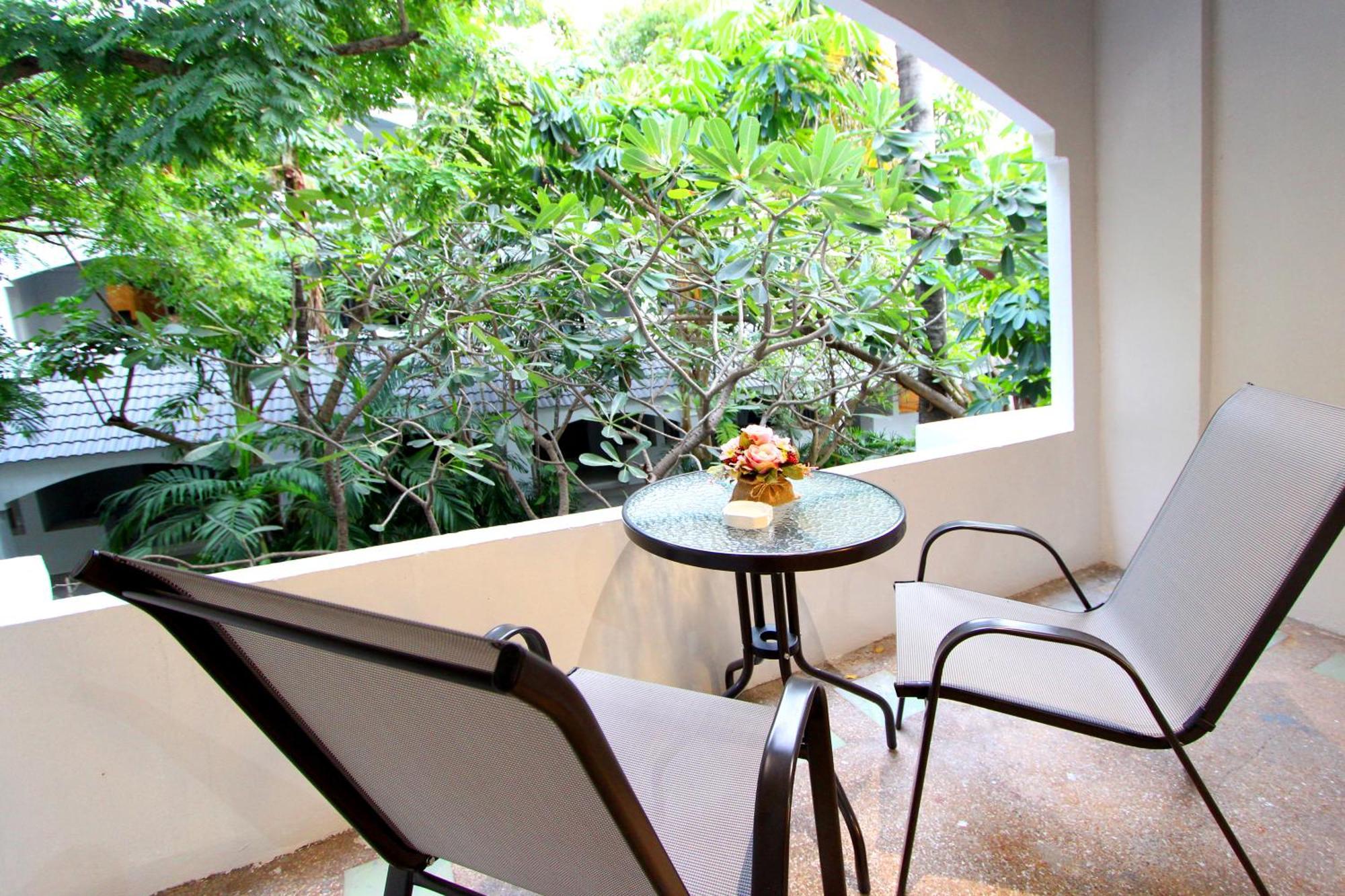 Pooh Beach Resort & Spa Jomtien Beach Exterior photo