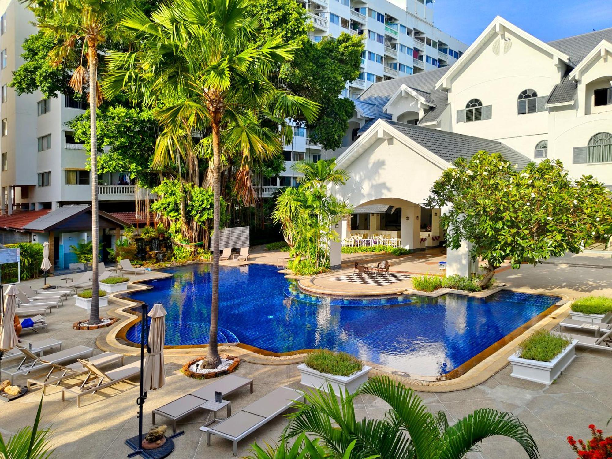 Pooh Beach Resort & Spa Jomtien Beach Exterior photo